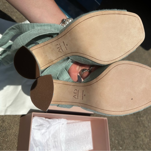 Heels - Picture 3 of 4